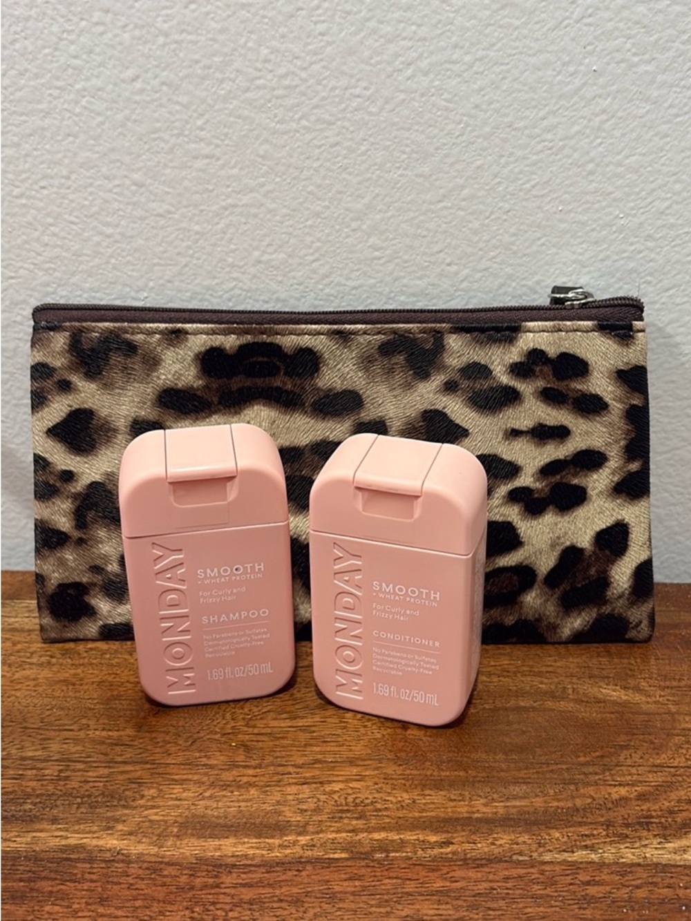 ✨FREE WITH $50 PURCHASE ✨ - Picture 2 of 4